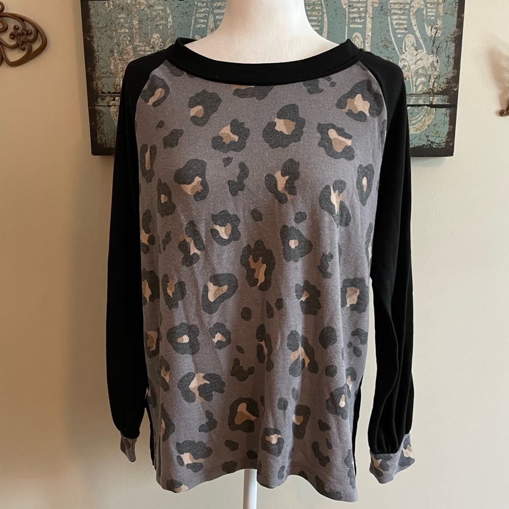 White Birch Leopard and black shirt - size Medium
